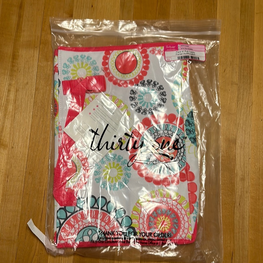 Brand New with Tags Thirty One Pack & Pull Caddy in Citrus Medallion